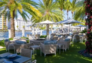 Best Restaurants in Fort Lauderdale — outdoor dining tables along Las Olas Boulevard with palm trees and boutique storefronts lining the street.
